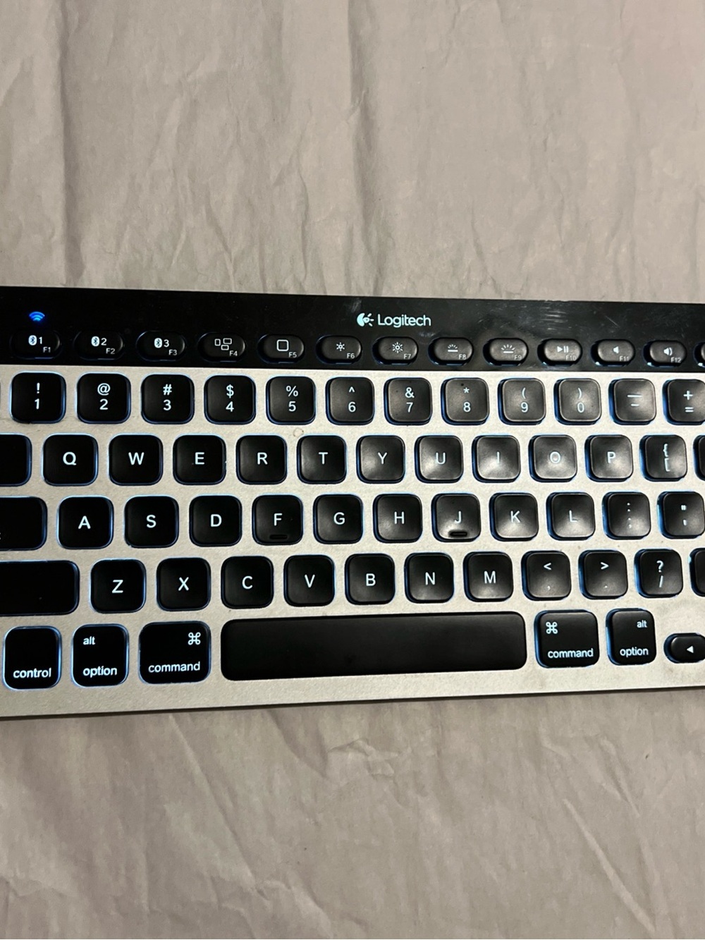 Logitech Backlit Wireless Keyboard - Black and Silver K811